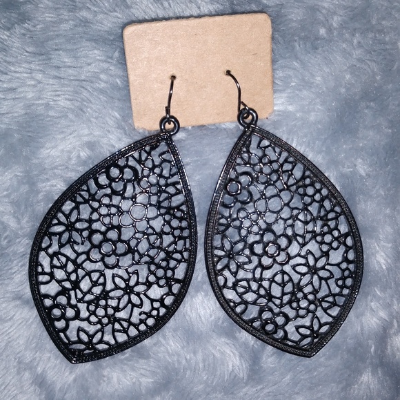 Unlisted Jewelry - Floral Hollow Leaf Shaped Drop Earrings